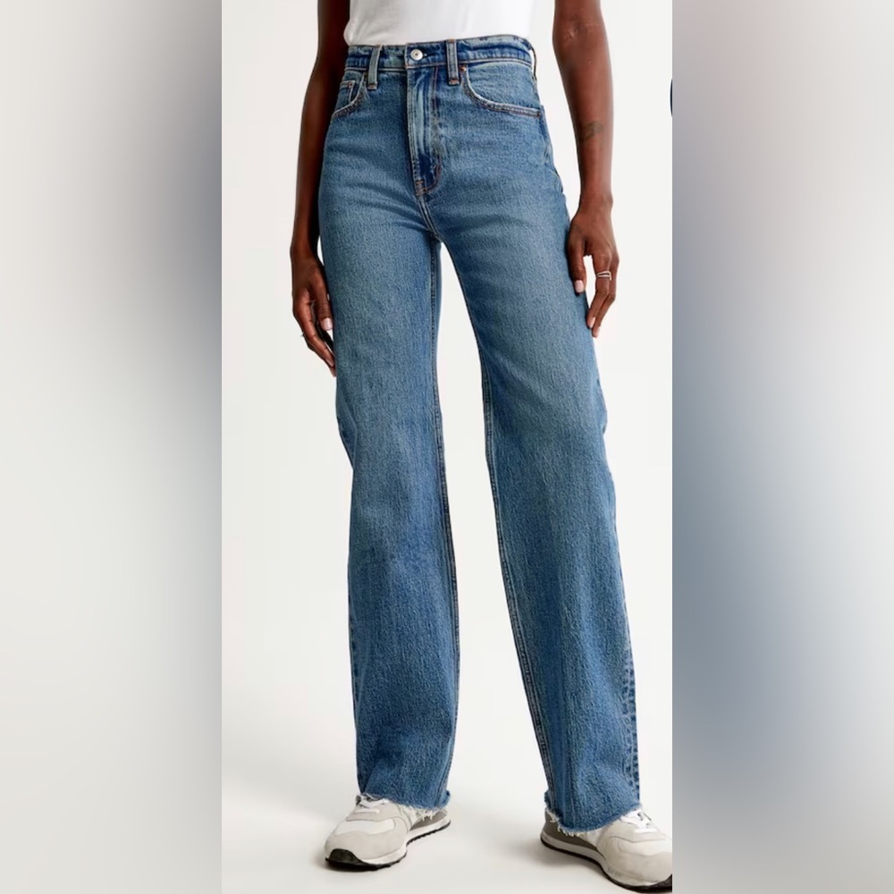 abercrombie and fitch  High Rise 90s Relaxed Jean size 30 R (10)